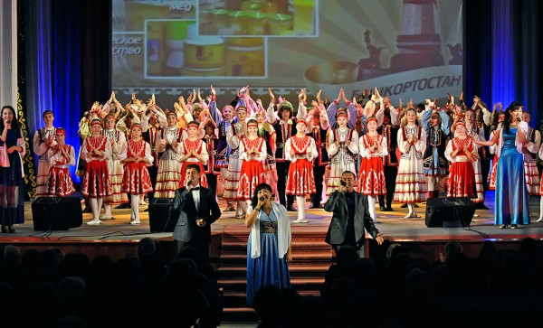 Торжественное мероприятие, посвященное 25-й годовщине суверенитета Республики Башкортостан. Городской Дворец культуры г. Белорецка. 8 октября 2015